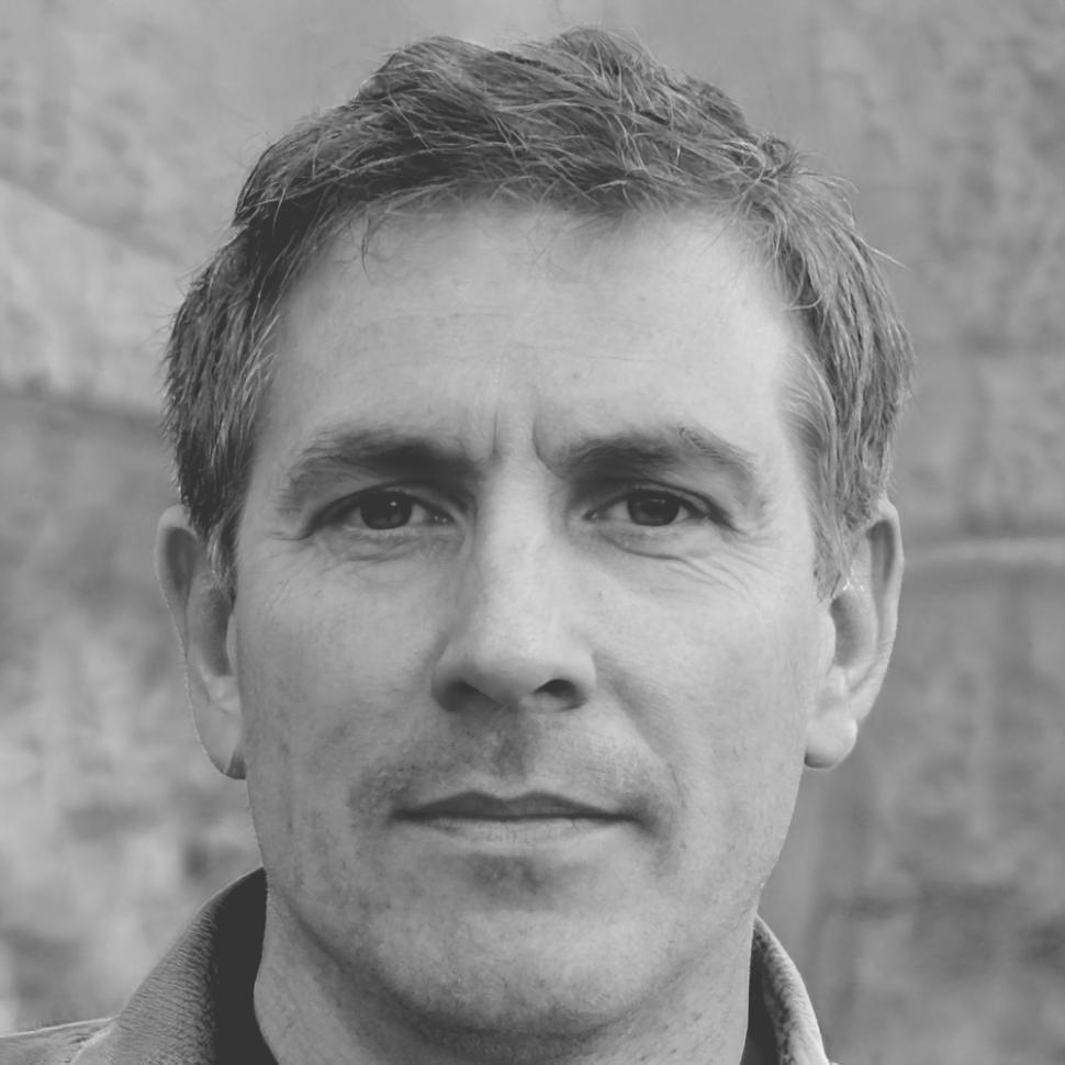 Teilnehmer Thorben beim konzentrierten Arbeiten an JavaScript-Projekt