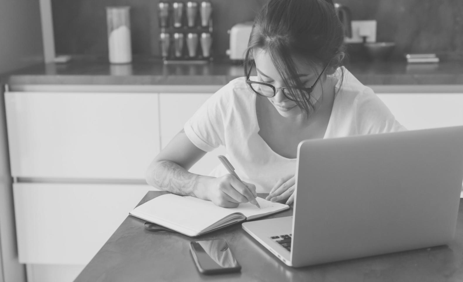 Workshop-Situation mit praktischen Coding-Übungen